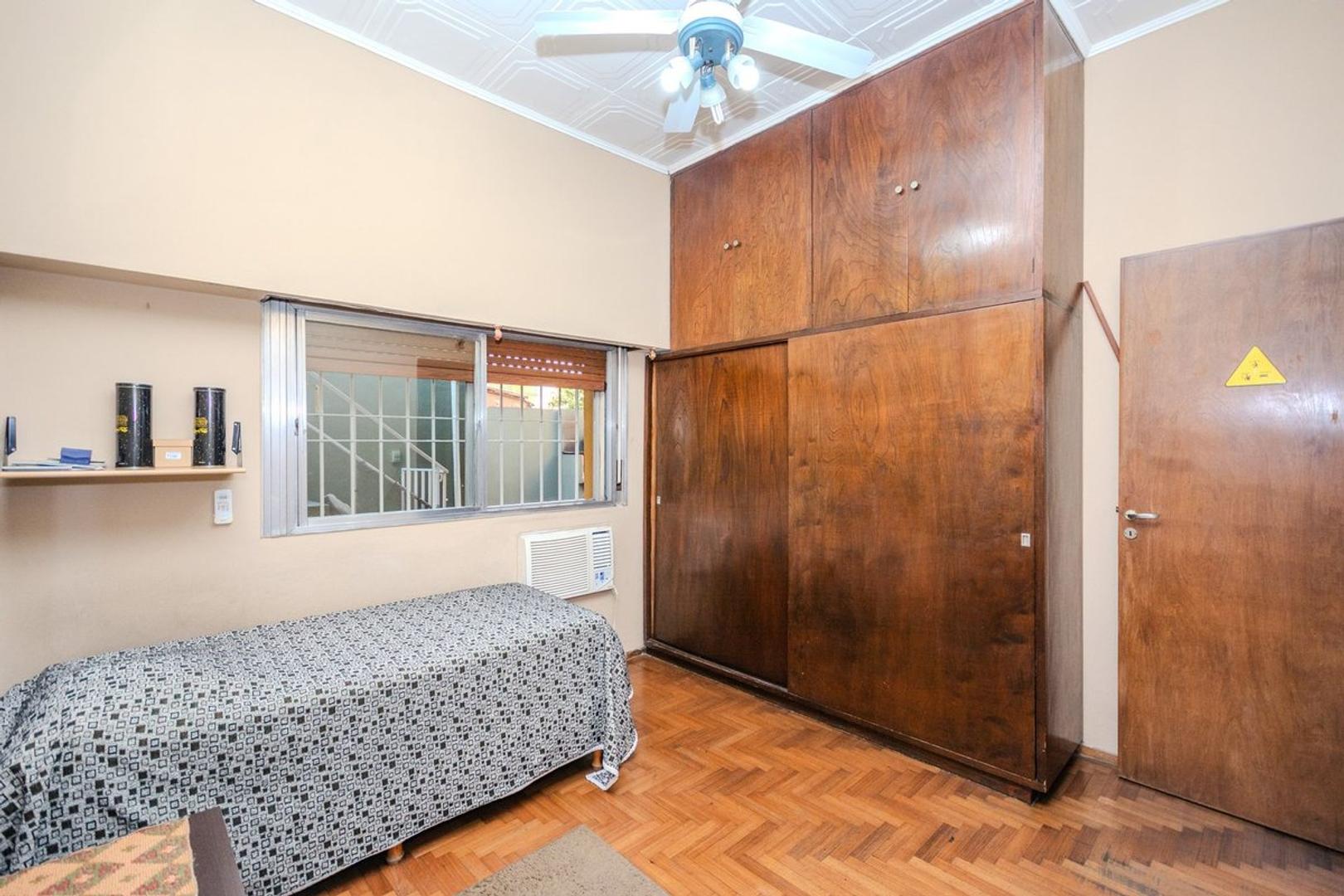 VENTA CASA 4 AMB PATIO TERRAZA CASEROS NORTE