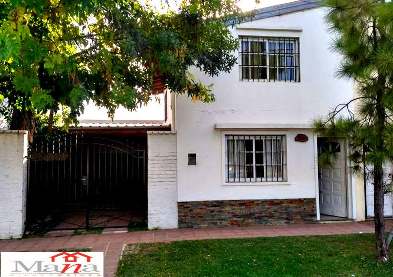 ALQUILER DE CASA  2 plantas. Con cochera y muebles.