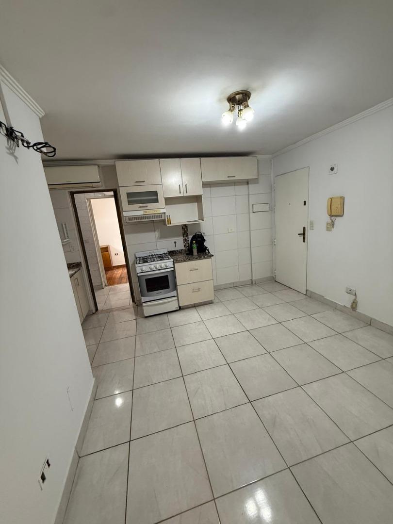 SEMIPISO 4 AMBIENTES CON DEPCIAS METROS DE LA PLAZA ALSINA