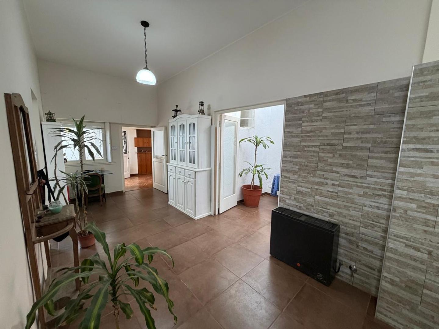 Depto Tipo Casa en Alquiler con 1 cocheras