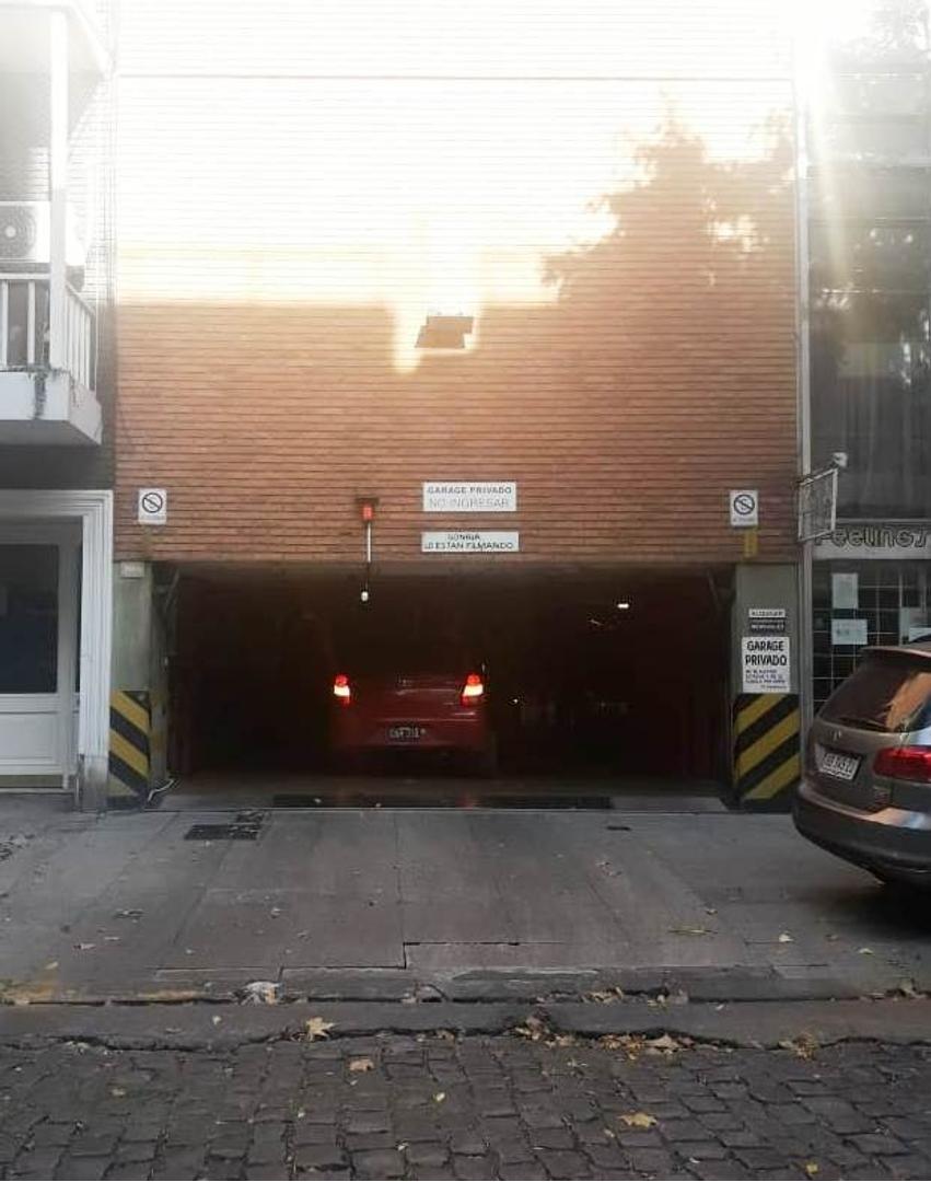 Cocheras en venta sobre la calle Juramento 