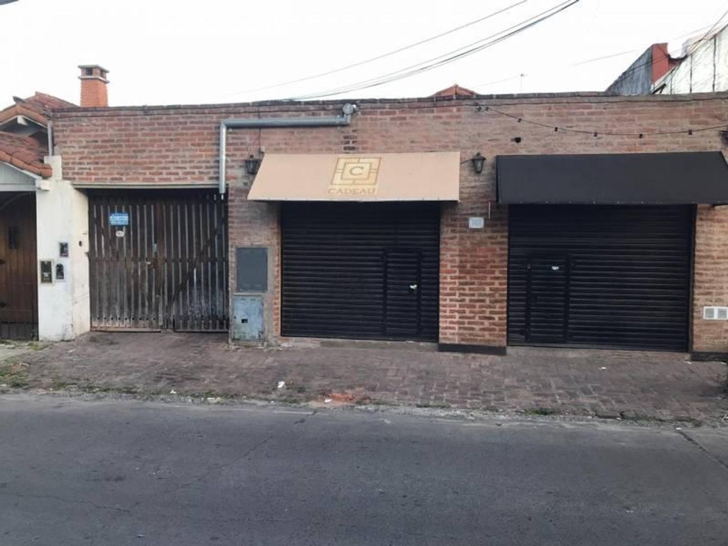Venta de 2 locales mas casa centro Bella Vista