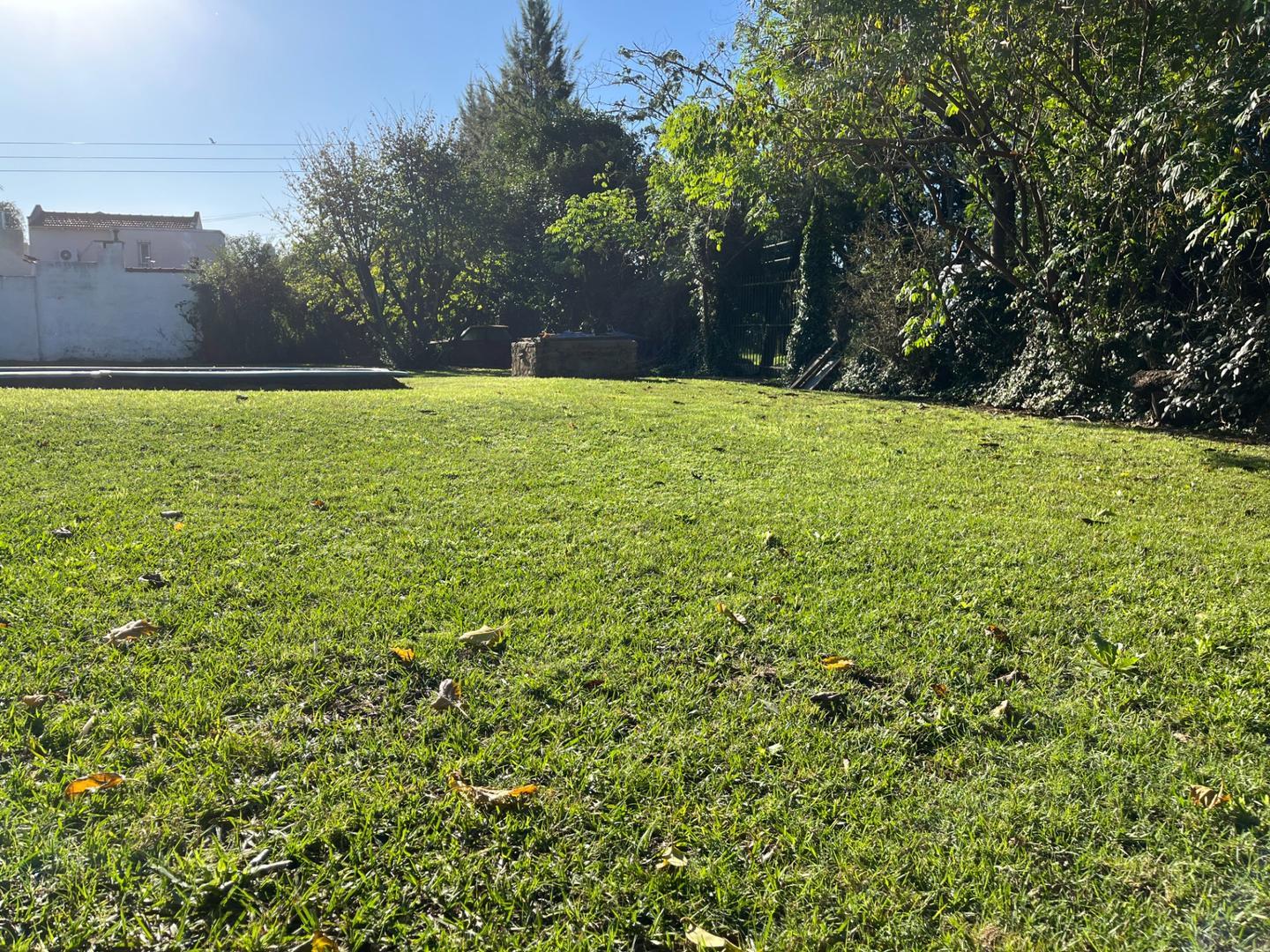 CASA A RECICLAR + QUINCHO + GRAN LOTE, DE VICENZO CHICO