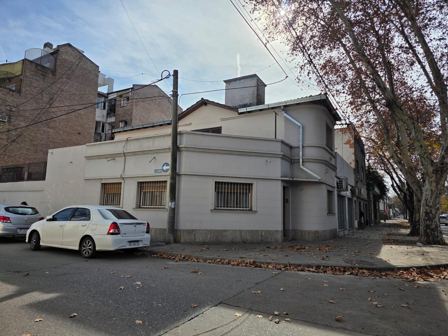 VENDO CASA 4 DORM. Y GARAGE, IRIONDO 1800