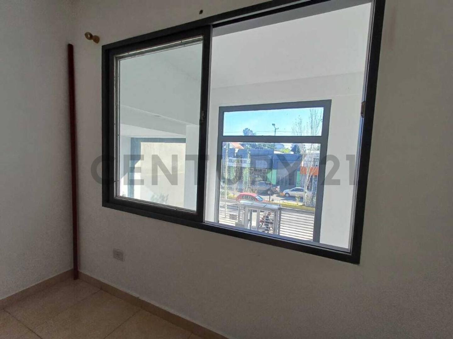 Belgrano 100, Piso 1