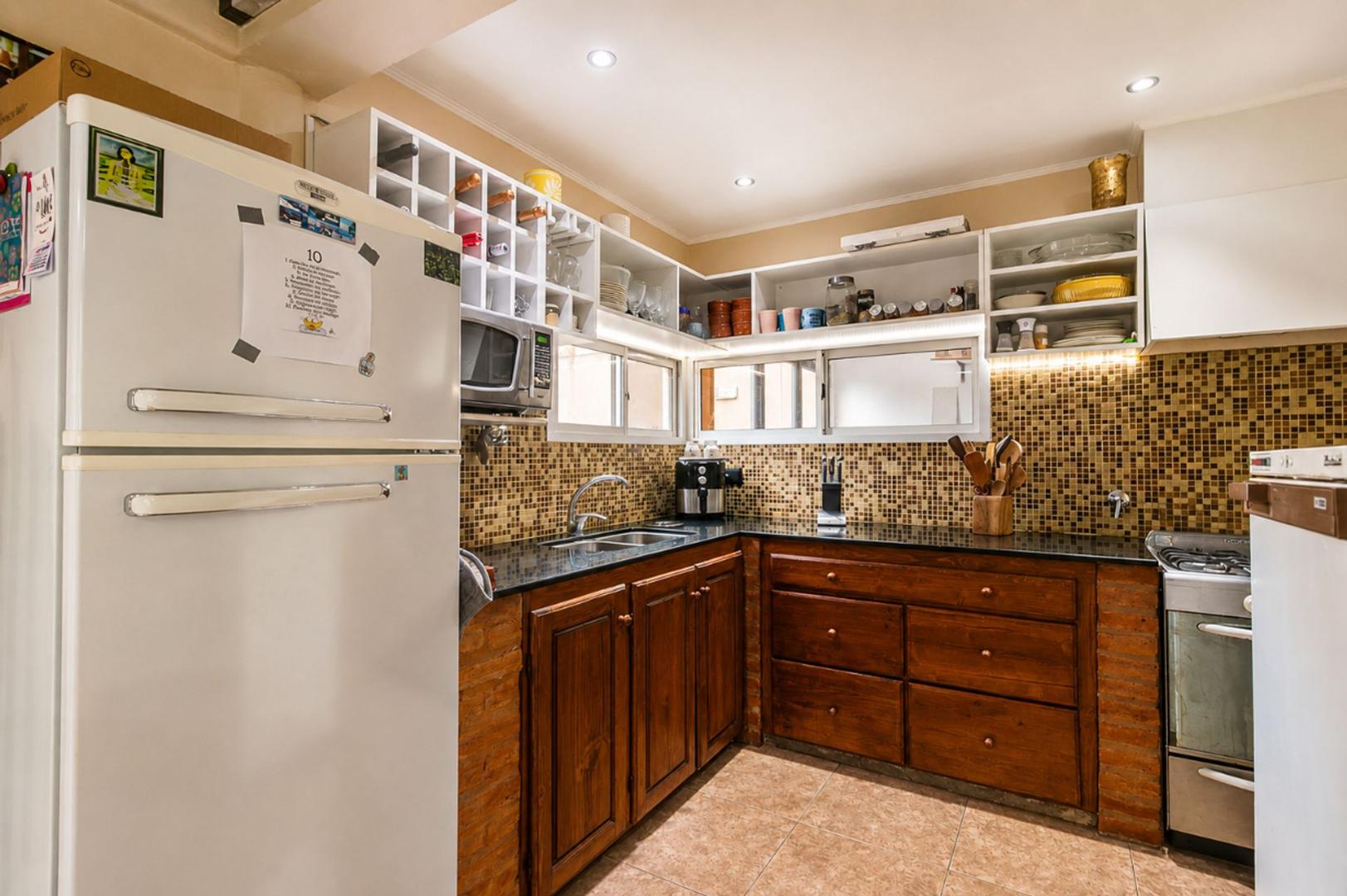 Casa 7 ambientes con 2 baños