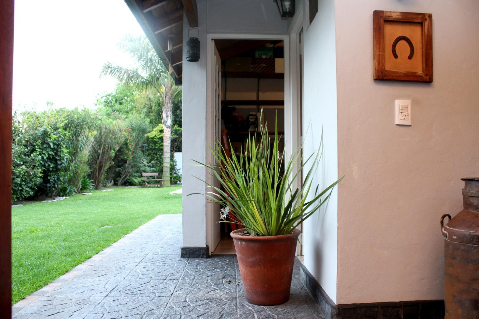 Casa 4 ambientes con 3 baños