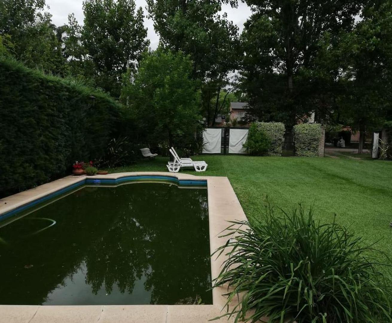 Casa en Venta con 2 cocheras