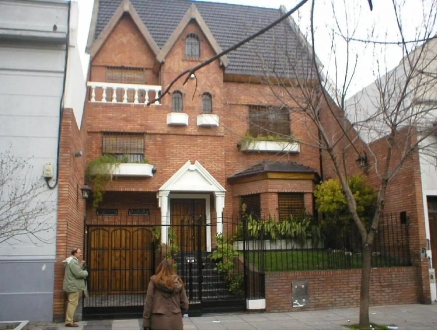 Casona Tipo Chalet Excelente Ubicacion en Flores