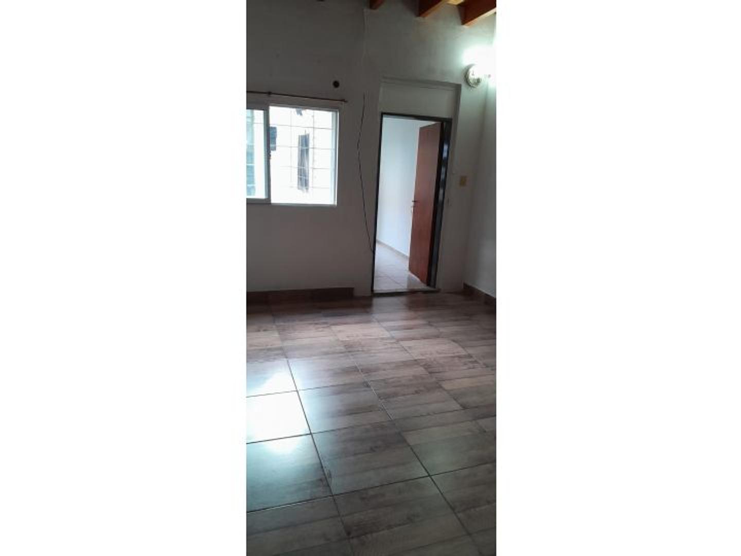 Casa  y Gapón Interno. Bv Oroño 5851  A