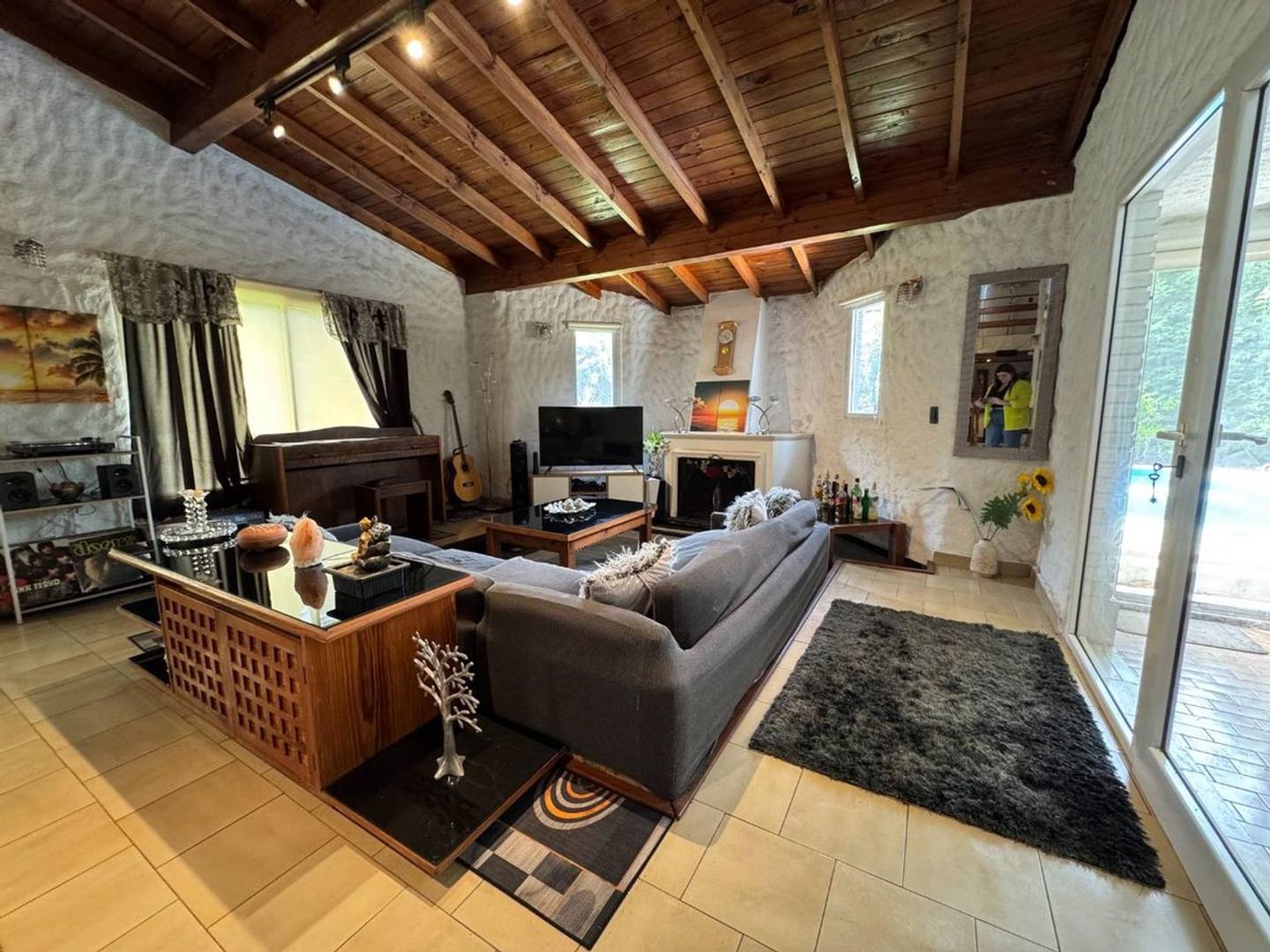 Casa 4 ambientes con pileta y quincho en Canning