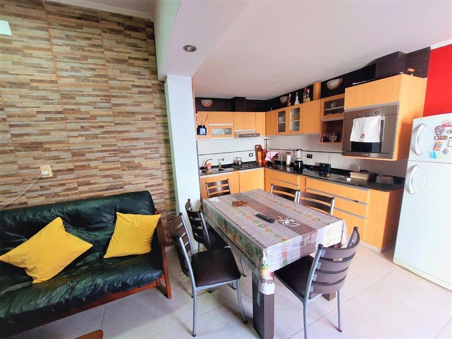 Casa 4 ambientes con 2 baños