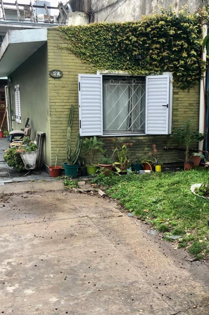 Departamento 2 ambientes tipo casa Adrogue