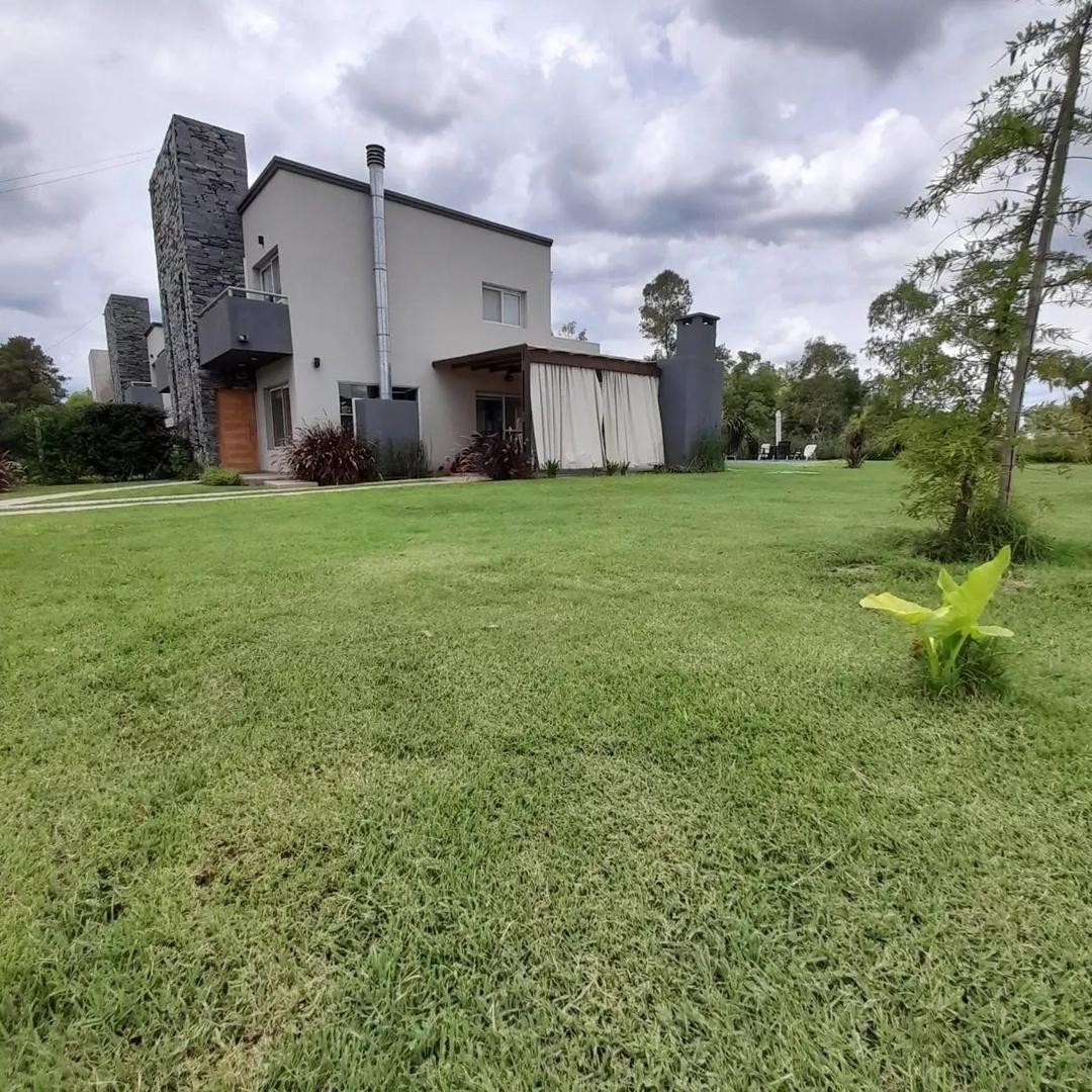 Depto Tipo Casa en Venta con 1 cocheras