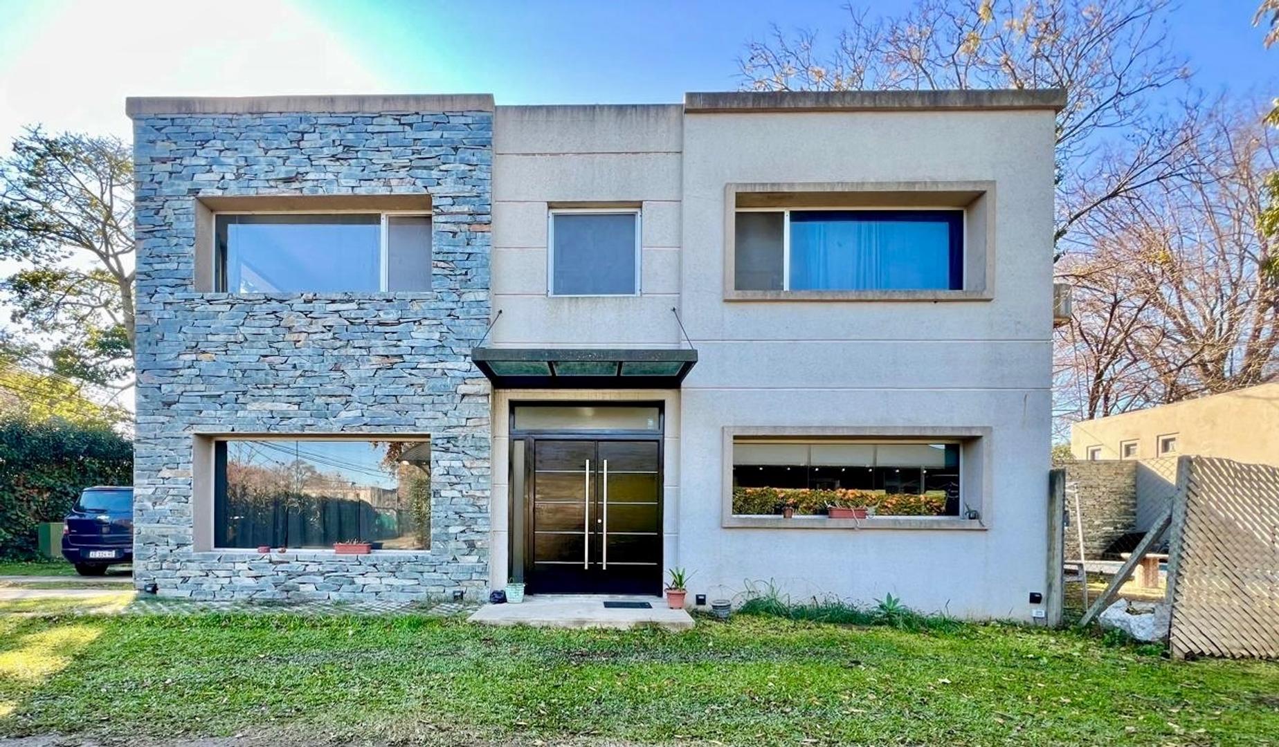 VENTA CASA CUATRO AMB EN BELLA VISTA - BARRIO CERRADO