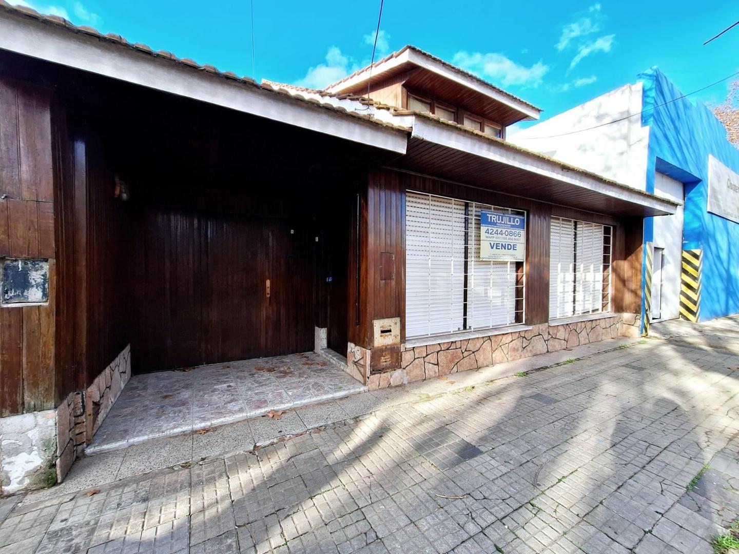 Casa 4 ambientes con 2 baños