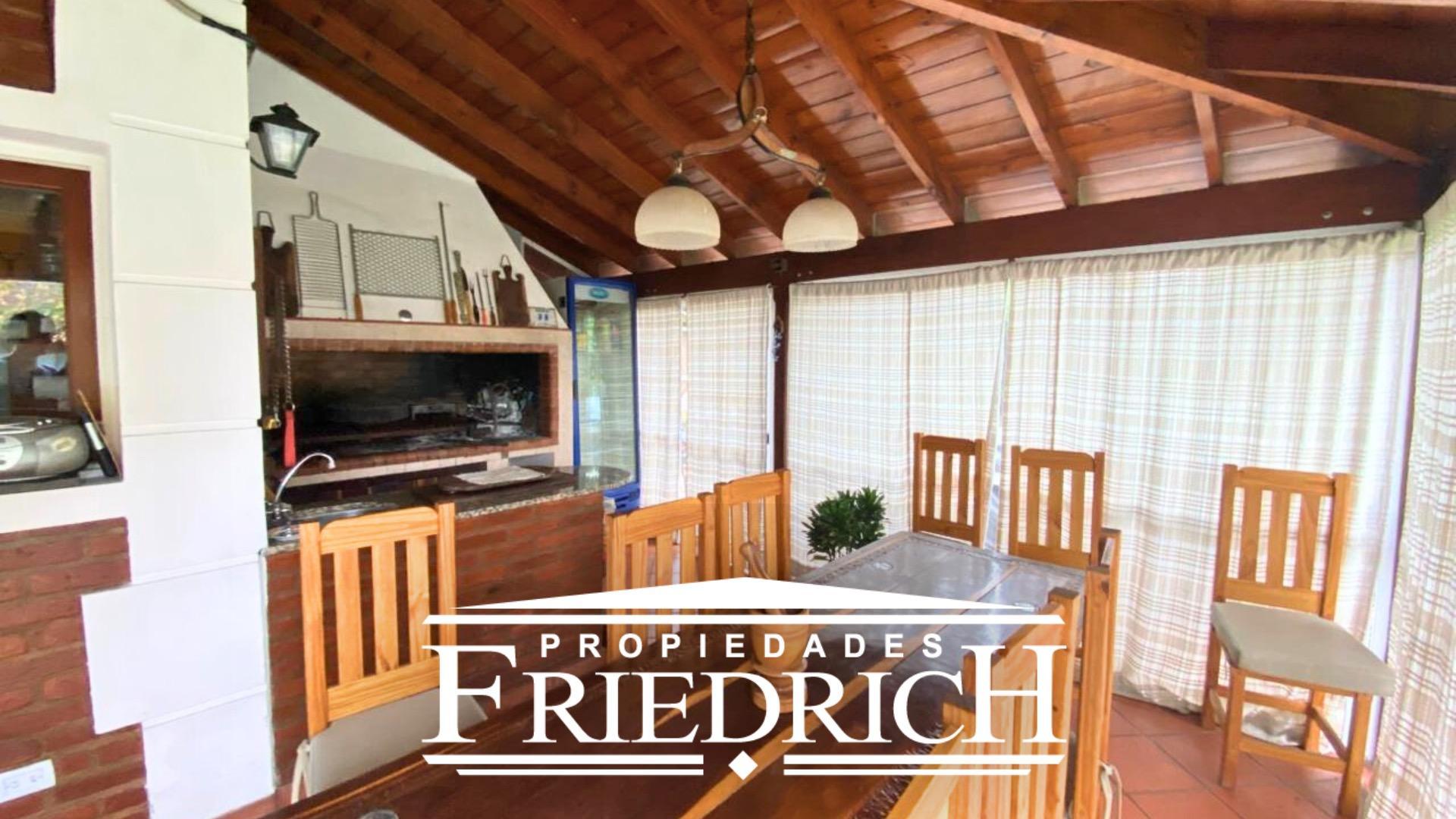 Casa 4 ambientes con 3 baños