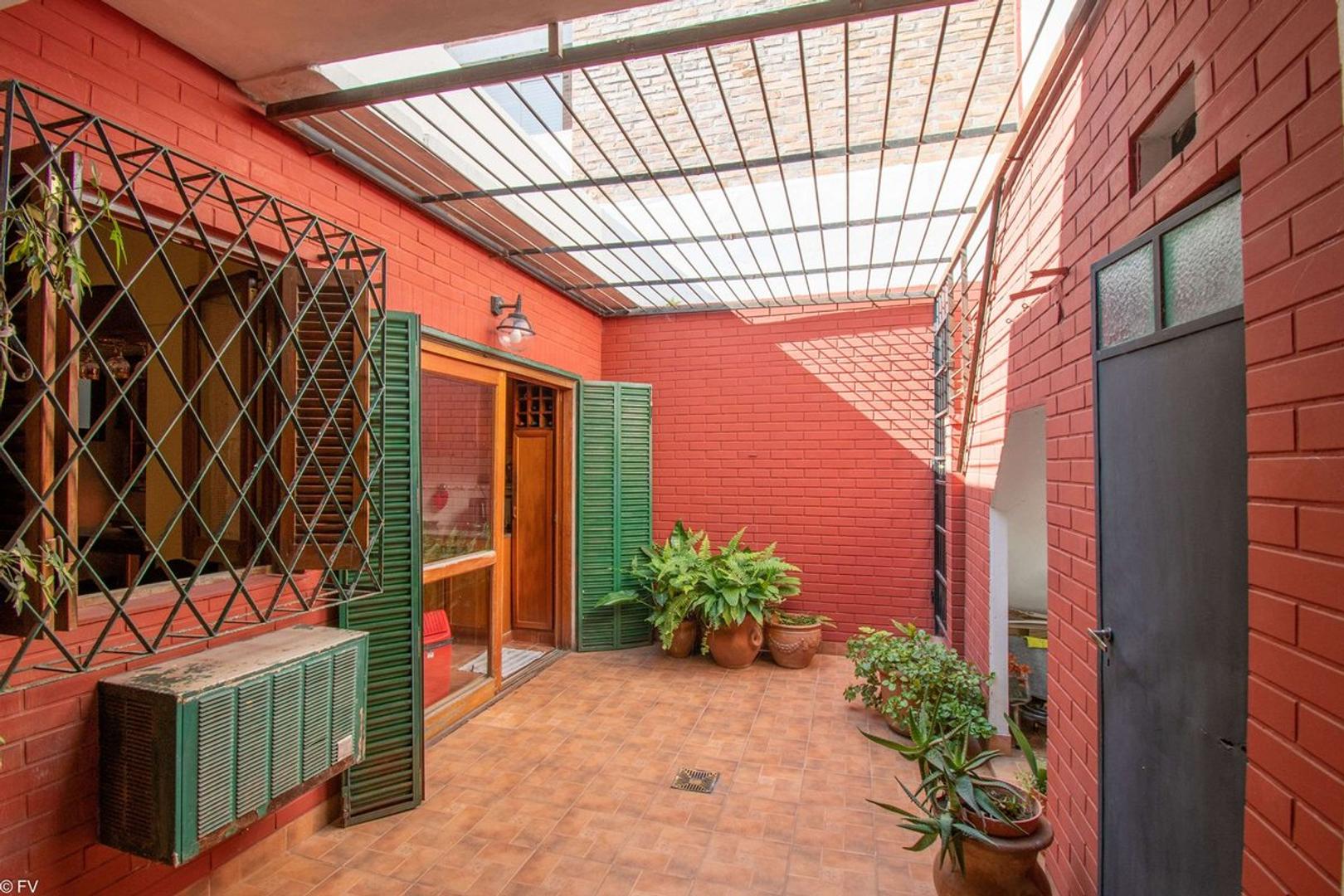 CASA EN VENTA 3 DORMITORIOS ZONA ABASTO