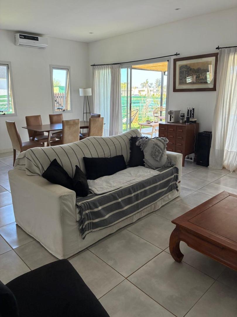 Casa en Venta con 4 cocheras