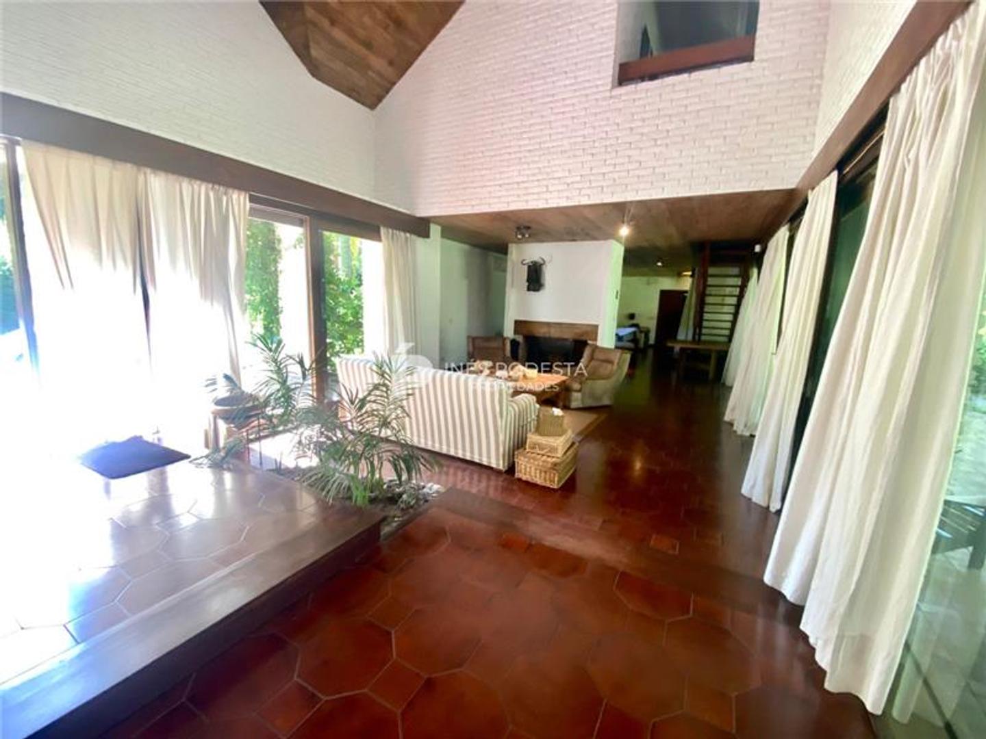 Casa en Alquiler de 5 dormitorios