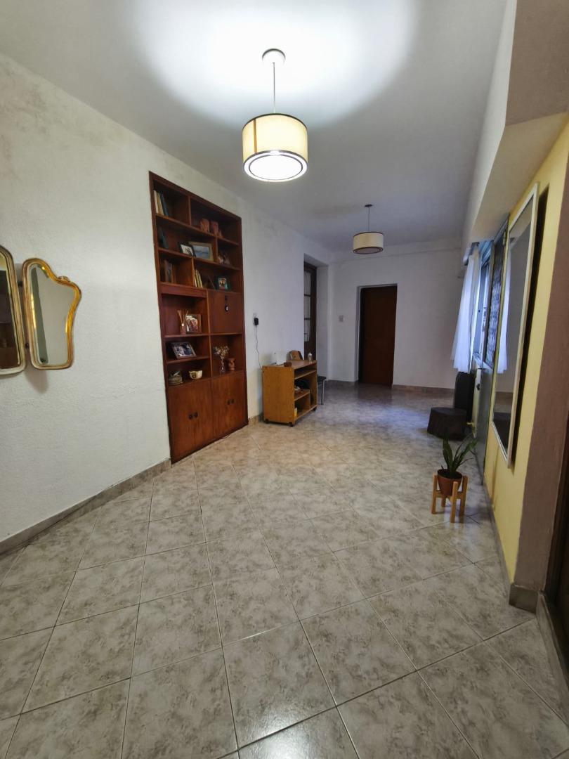 Venta en block de local comercial y casa de 3 ambientes