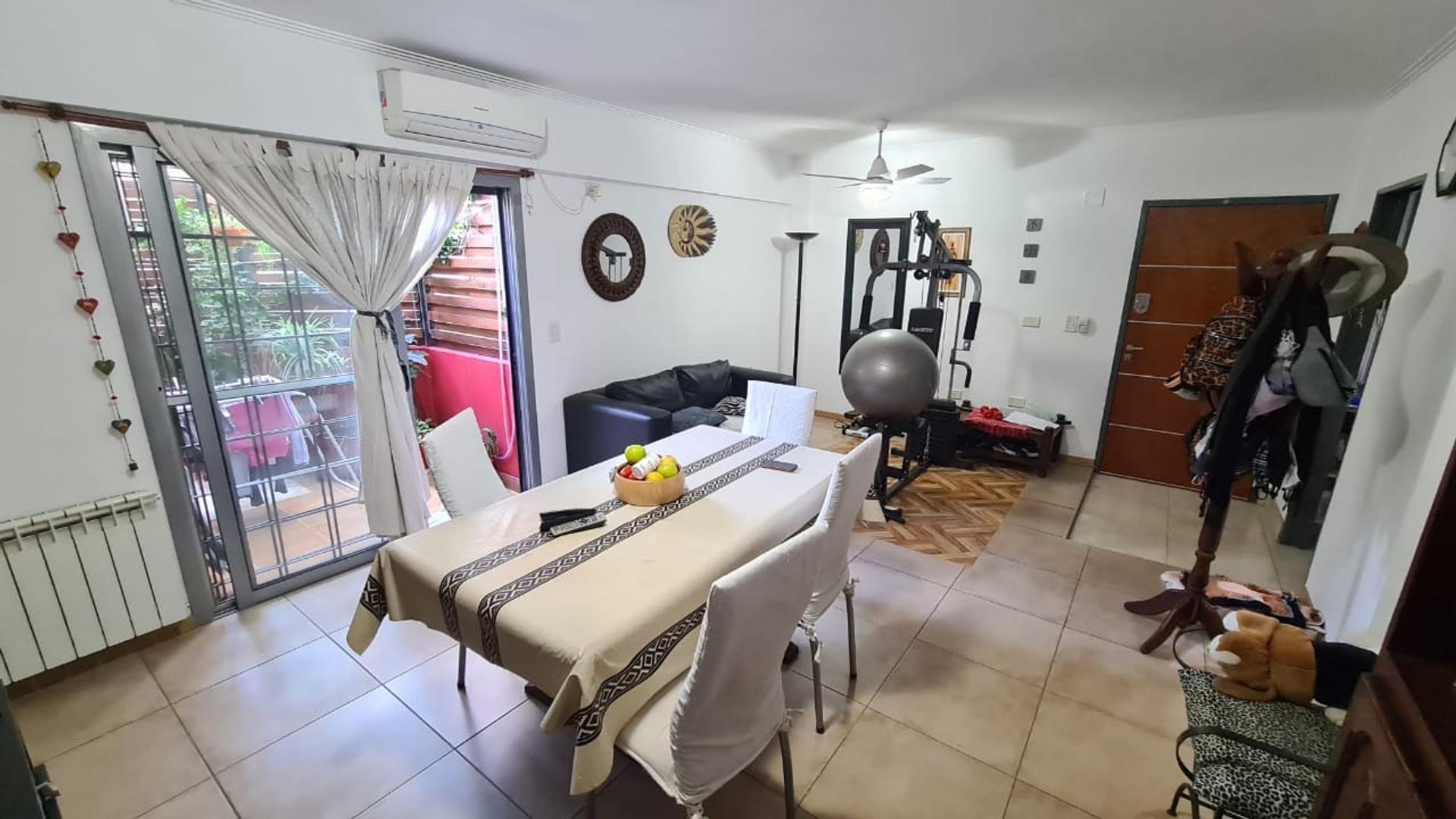 Alem 1200. Dúplex de 2 dormitorios, propiedad de pasillo