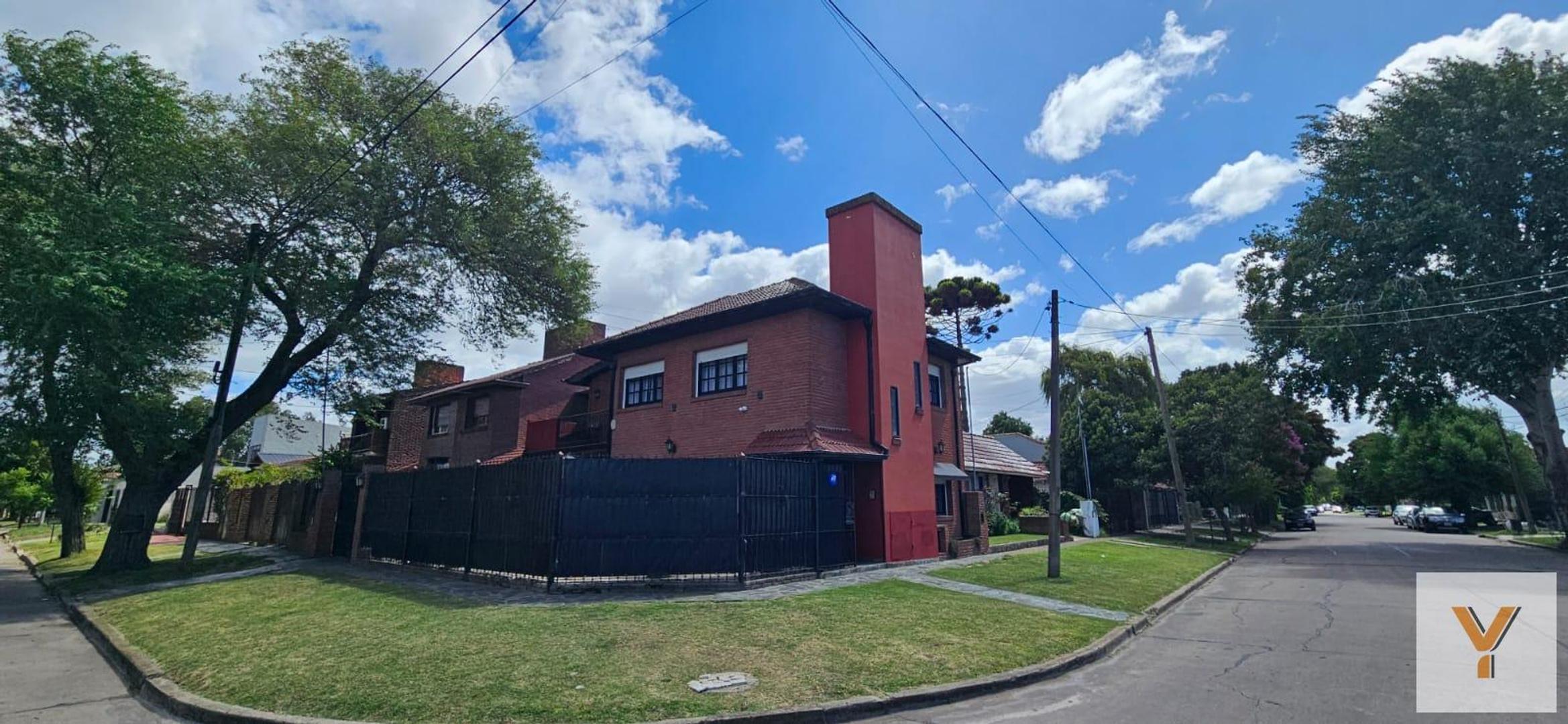 Casa 5 ambientes con 3 baños