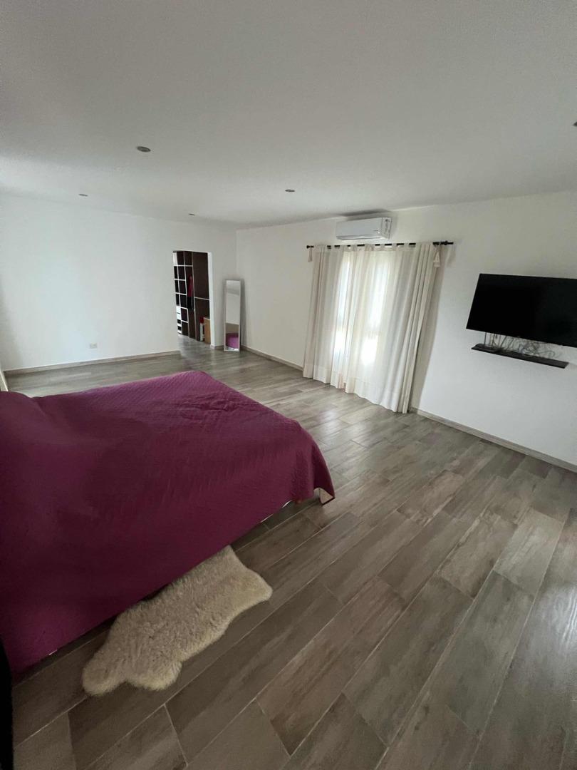 Casa 6 ambientes con 5 baños