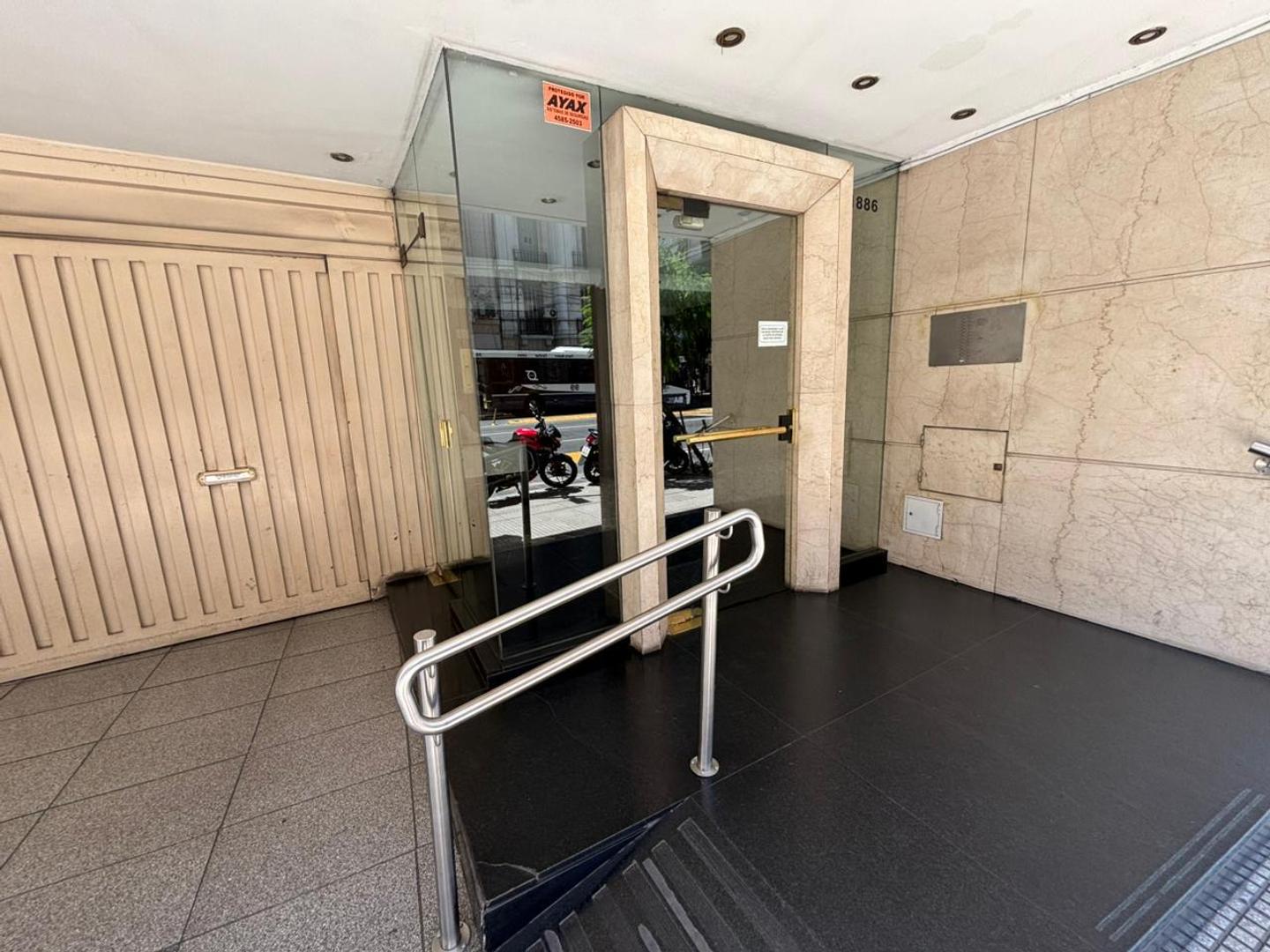 Av. Córdoba al 1800