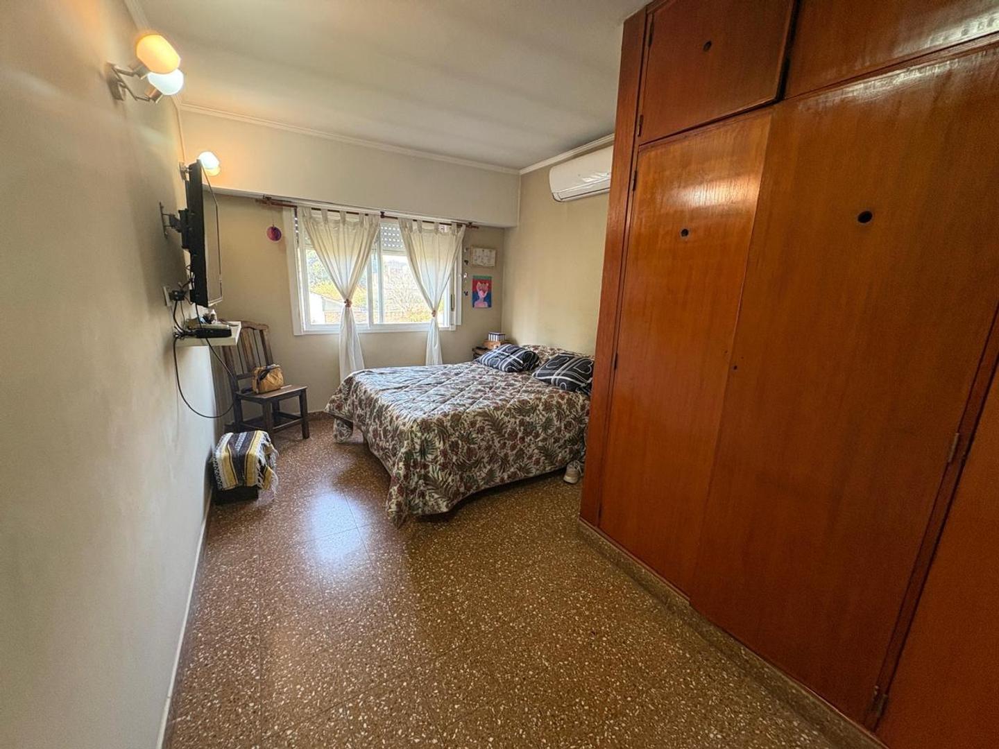 CASA, CUATRO AMBIENTES, EN VENTA. CASTELAR SUR