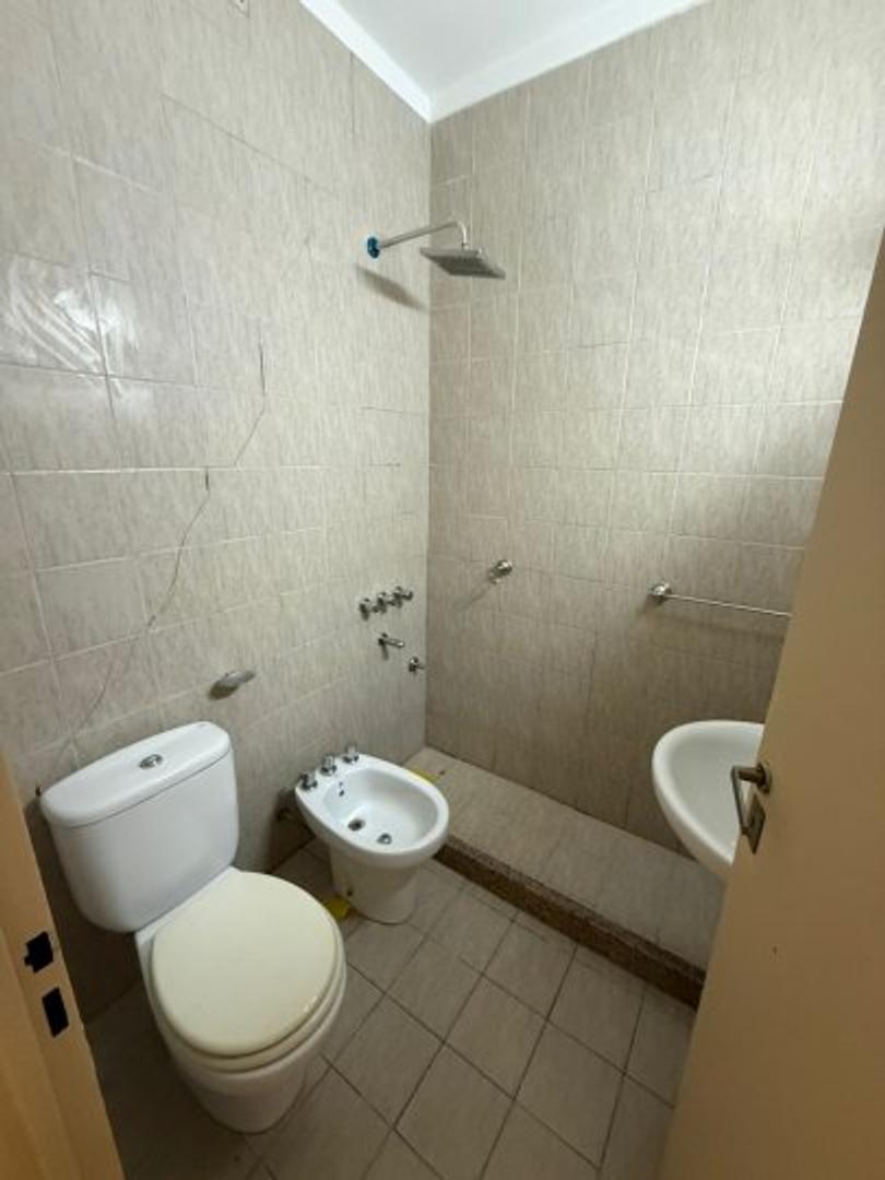 Departamento en Alquiler en Parque, $ 350.000