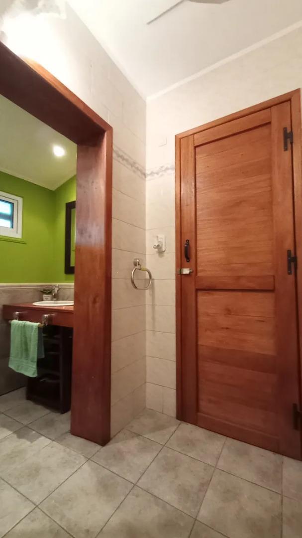 Casa 2 ambientes con 1 baño