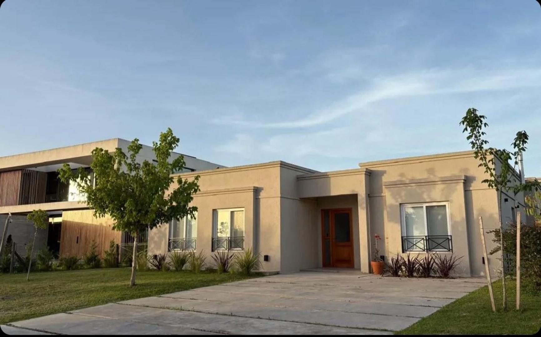 Excelente Casa En Alquiler En Barrio El Naudir