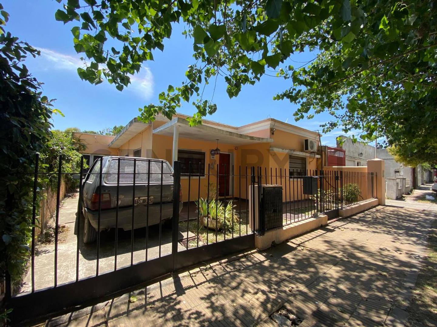 Casa en venta en San Carlos – 2 dormitorios y quincho