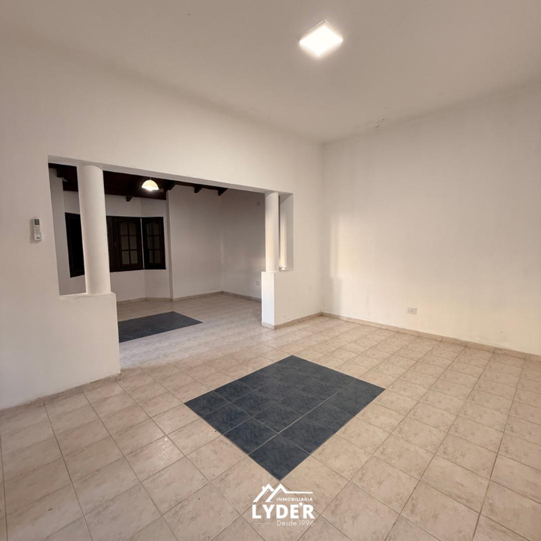 Casa en Alquiler con 1 cochera