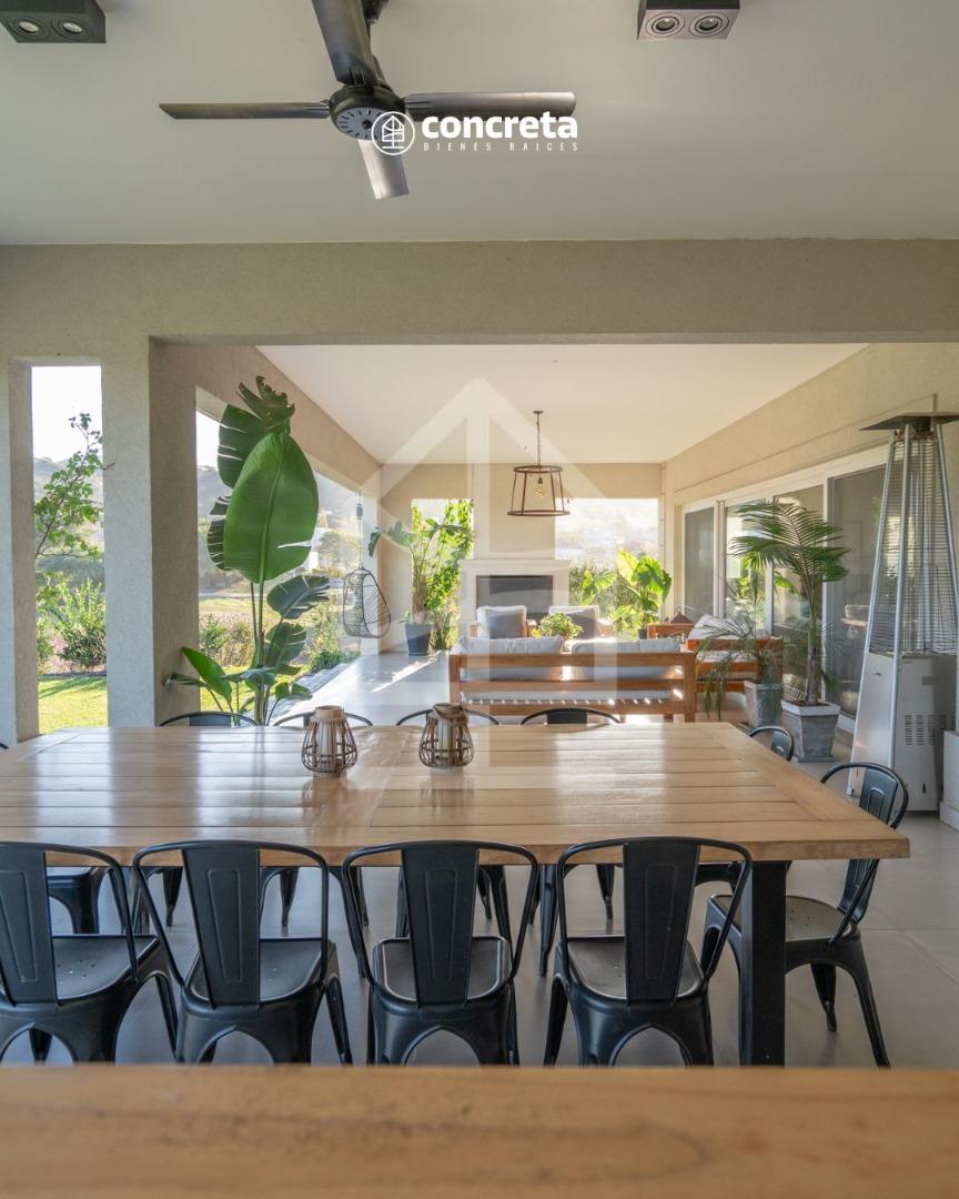 EXCLUSIVA CASA EN PRADERAS DE SAN LORENZO