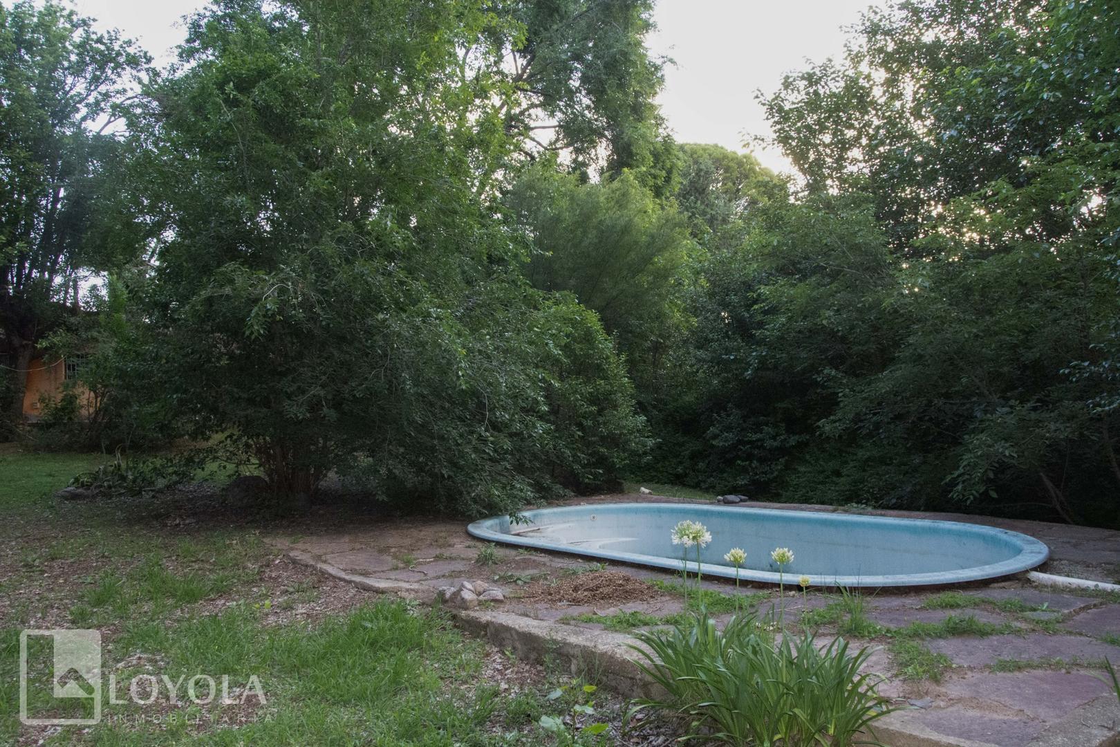 Casa con lote de 1700 m², pileta y gas natural en Rincon