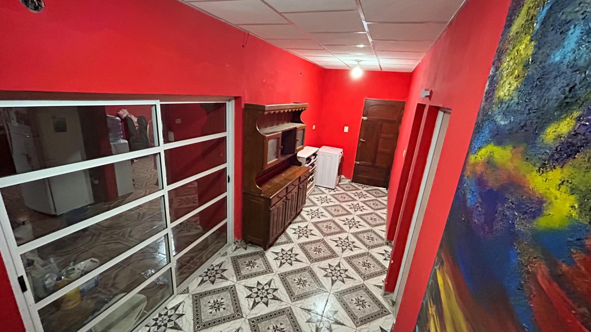 Casa en Alquiler con 2 cocheras