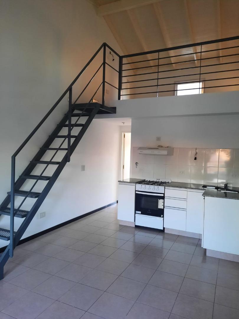 Depto Tipo Casa en Venta en Castelar Norte, USD 80.000