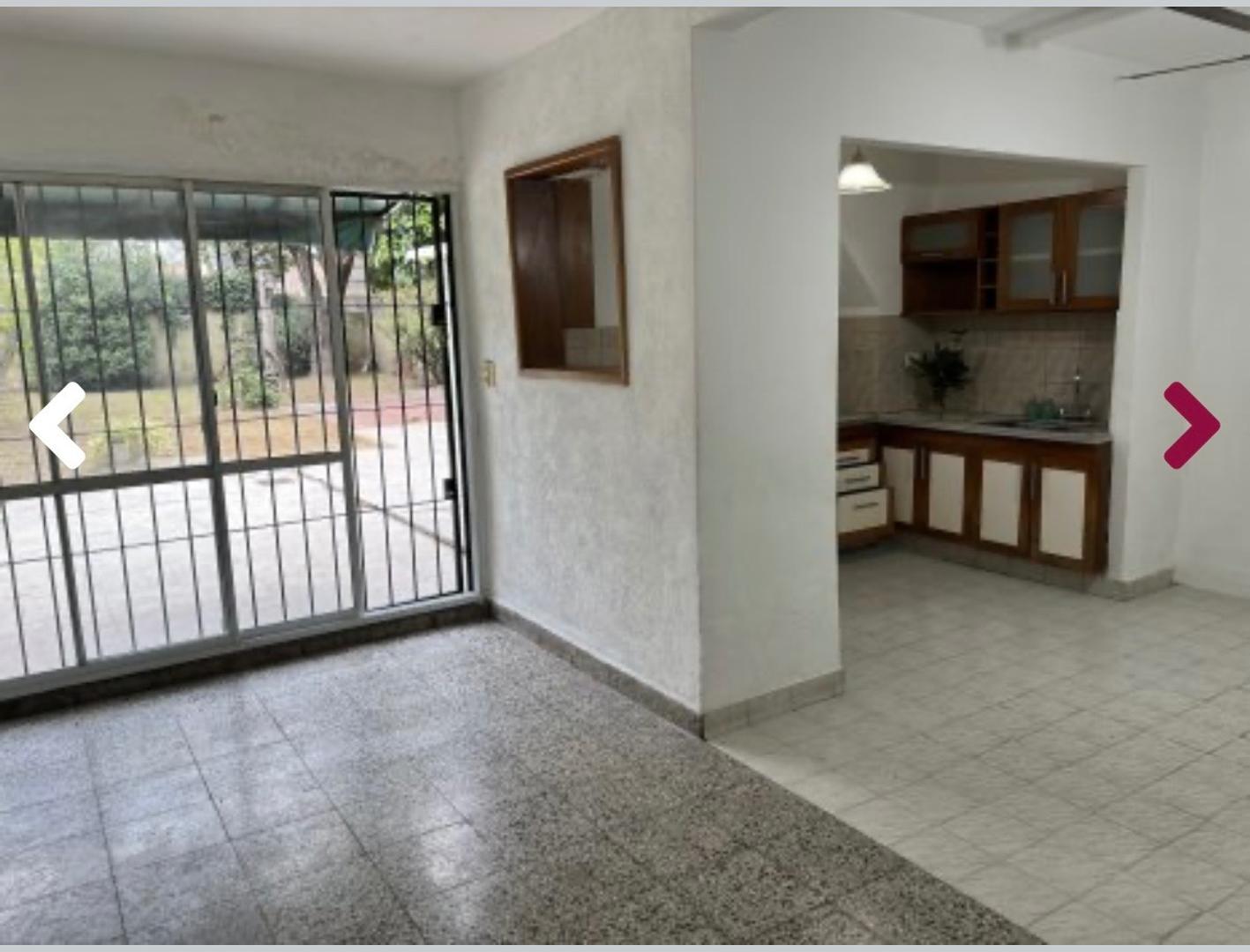 Casa en venta de 4 ambientes en Luis Guillon Apta a crédito