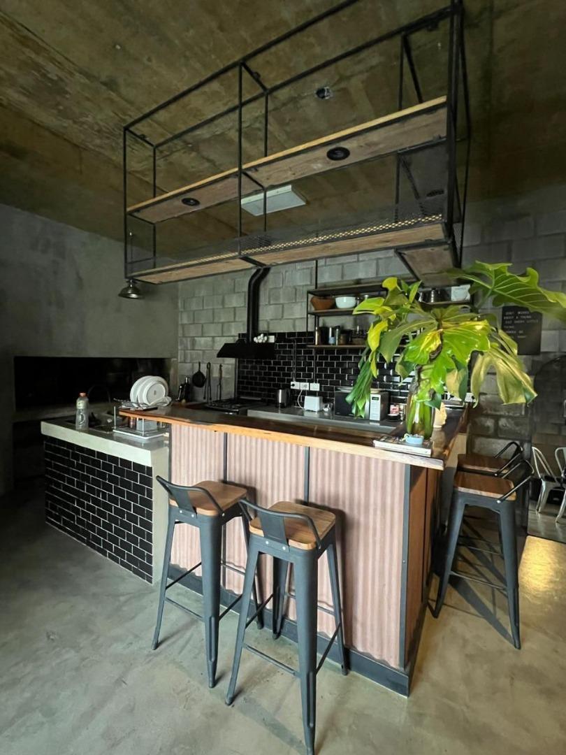 CASA MODERNA CON PILETA Y GRAN PROYECCION – B. SAN CEFERINO