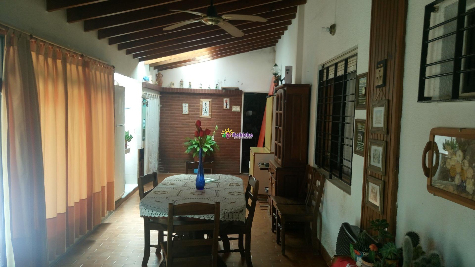 Venta de Amplio Chalet 5 amb. + departamento 2 amb. Gesell