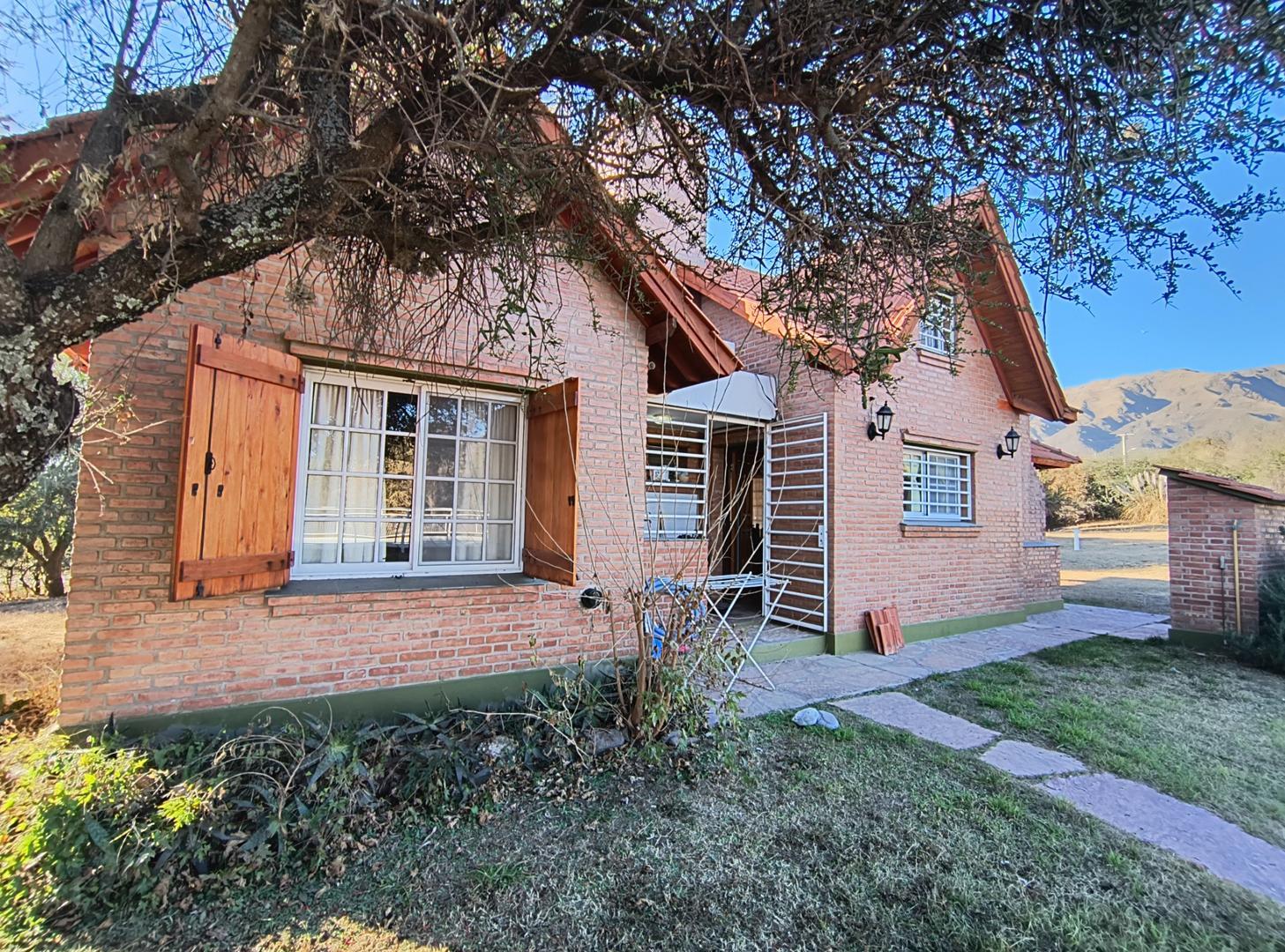 Casa 4 ambientes con 2 baños