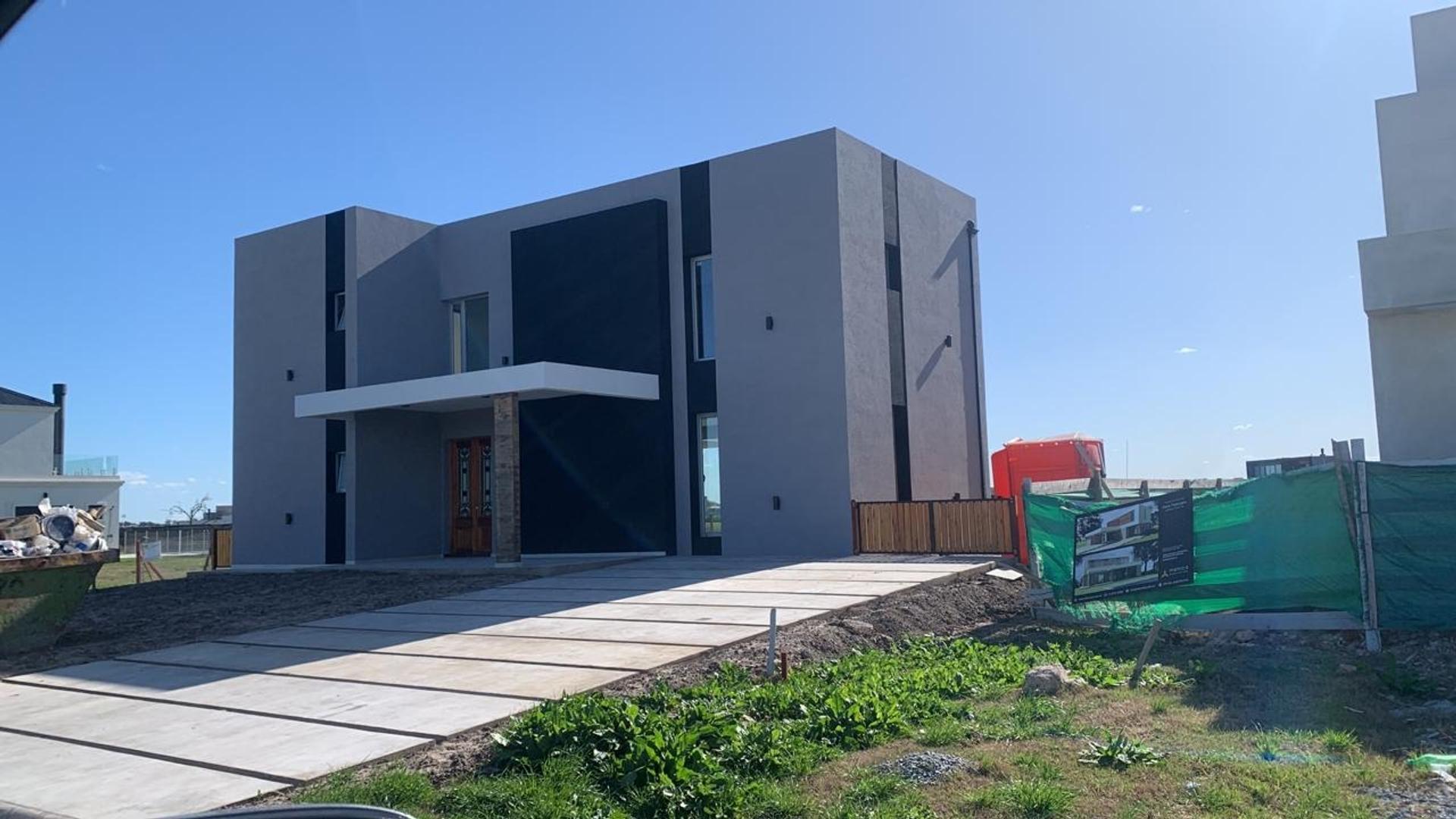 Casa En Venta, Gaboto Lote 200