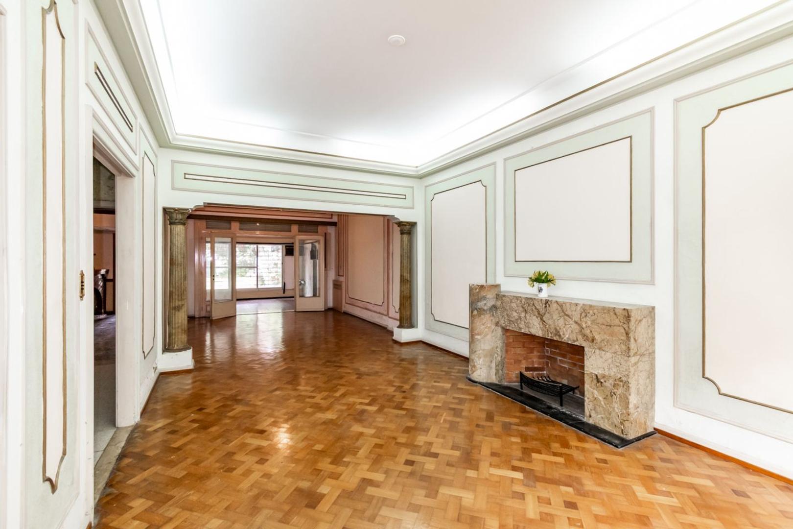 Casa en Alquiler con 2 cocheras