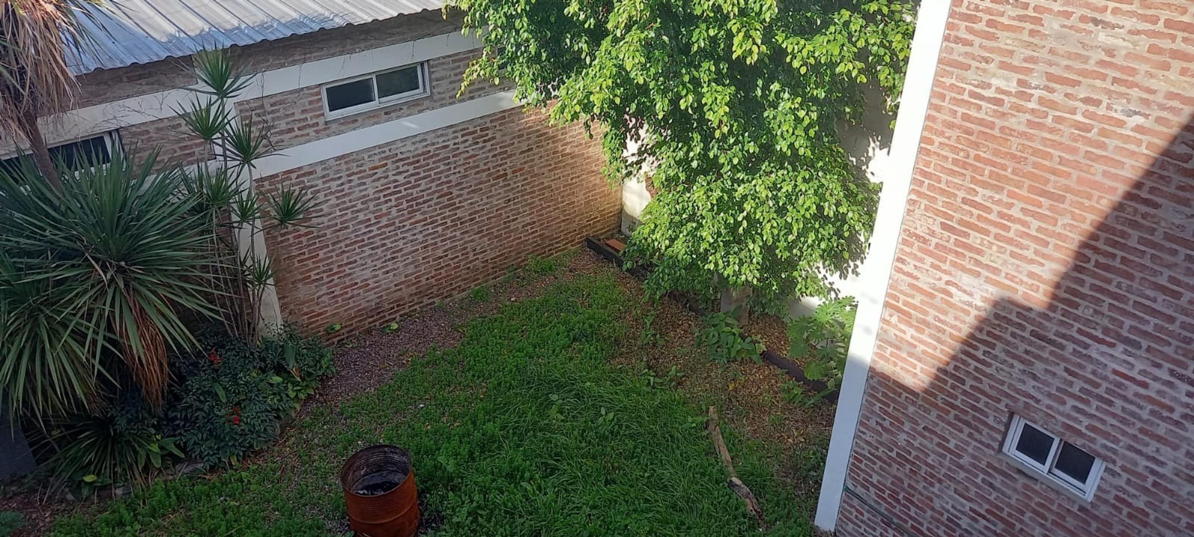 Galpon con oficinas en venta Caseros