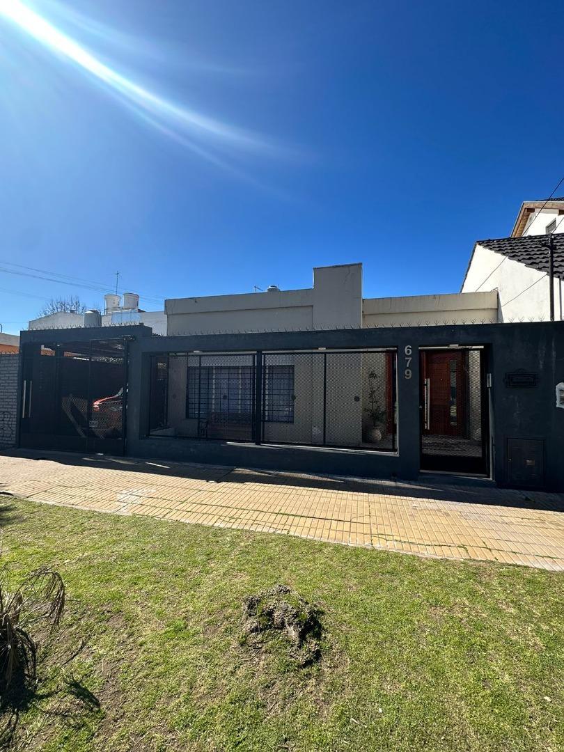 VENTA CASA 3 DORMITORIOS MERLO CENTRO