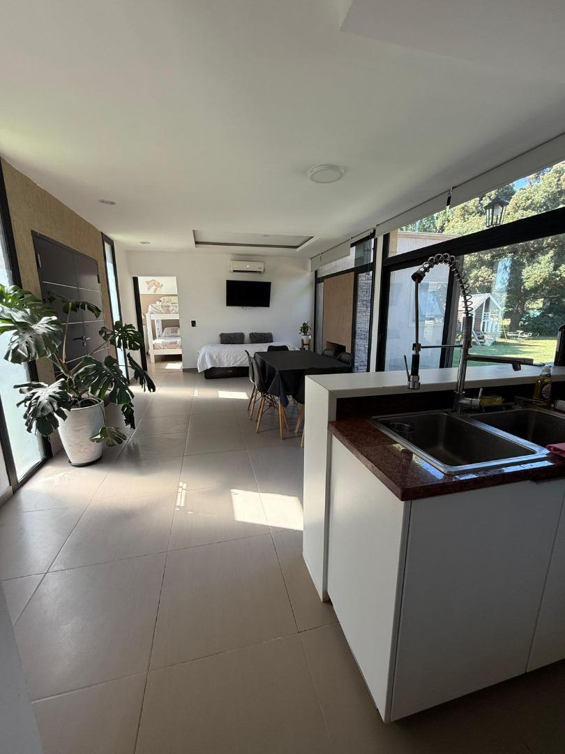 CHALET EN VENTA BARRIO CERRADO DOS DORMITORIOS PILETA PARQUE