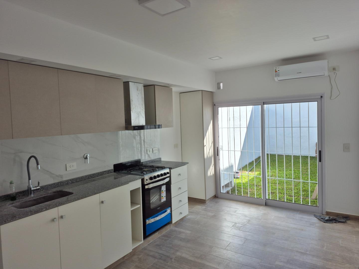 Duplex 4 ambientes, todo a nuevo. Excelente ubicación