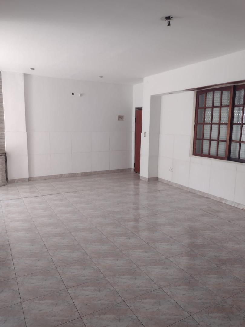 EXCELENTE CASA EN ALQUILER 4 AMBIENTES GRAN PARQUE